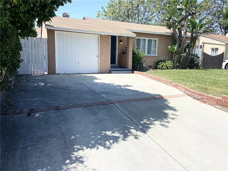 7339 White Oak Ave — Photo 2