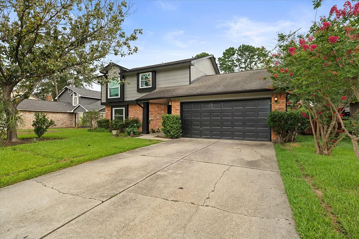 4 bed, 2.5 bath, 2258 sqft, $2,250 — Photo 3