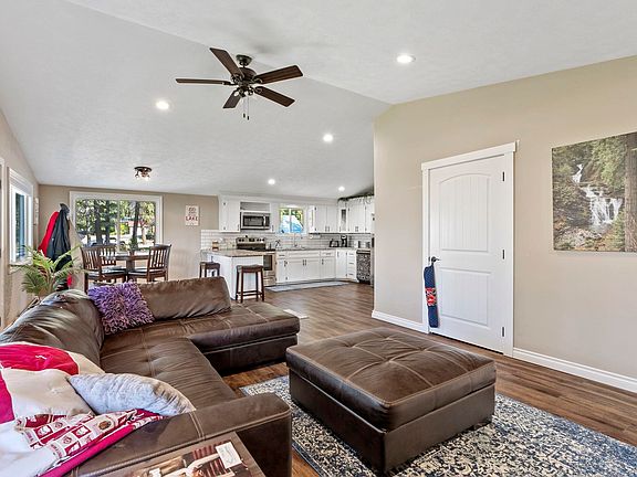 5th image of 482 Sacheen Terrace Dr