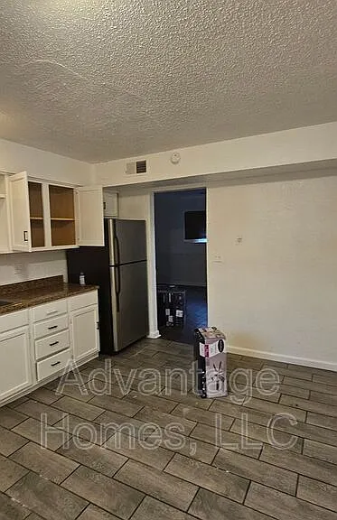 711 N 70th St #B — Photo 6
