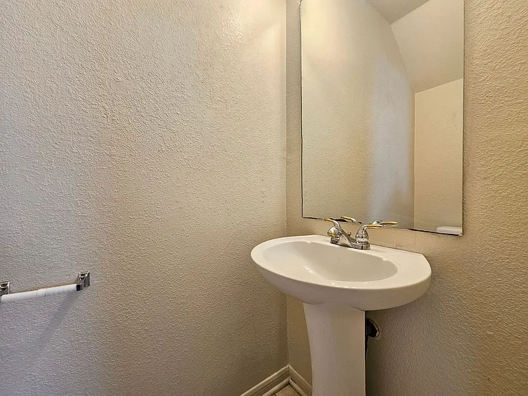 3003 Cantabrian Dr #D — Photo 23