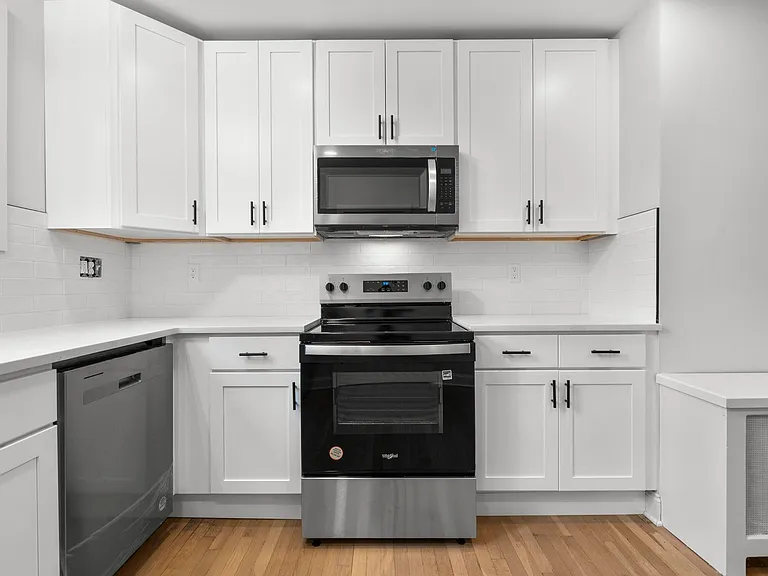 1070 Whitney Ave #1 — Photo 10