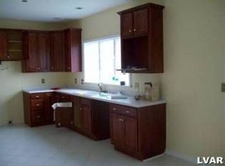 9 Chestnut Ridge Cir, Easton, PA 18042