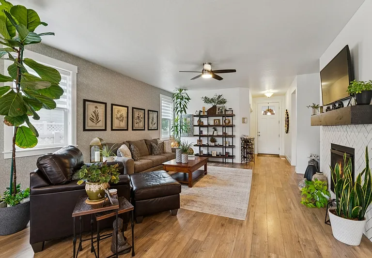 11691 W Quintale Dr — Photo 7