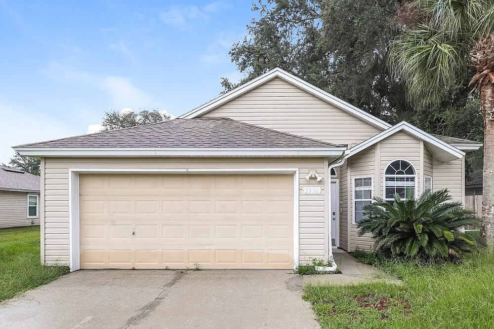 3 bed, 2.0 bath, 1394 sqft, $1,975 — Photo 1