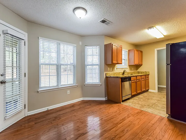4405 Grove Dr NW — Photo 6