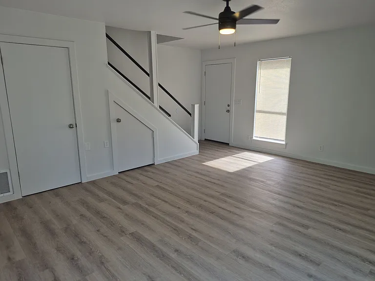 1800 E Stewart St #120 — Photo 3