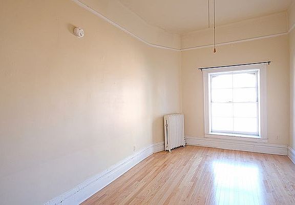 3rd image of 138 Montague St APT 10