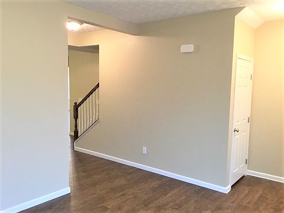 4th image of 1300 Wagy Sq