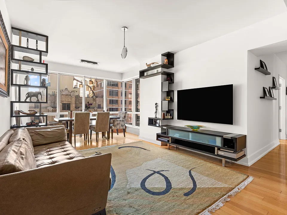 350 W 42nd St #19ED