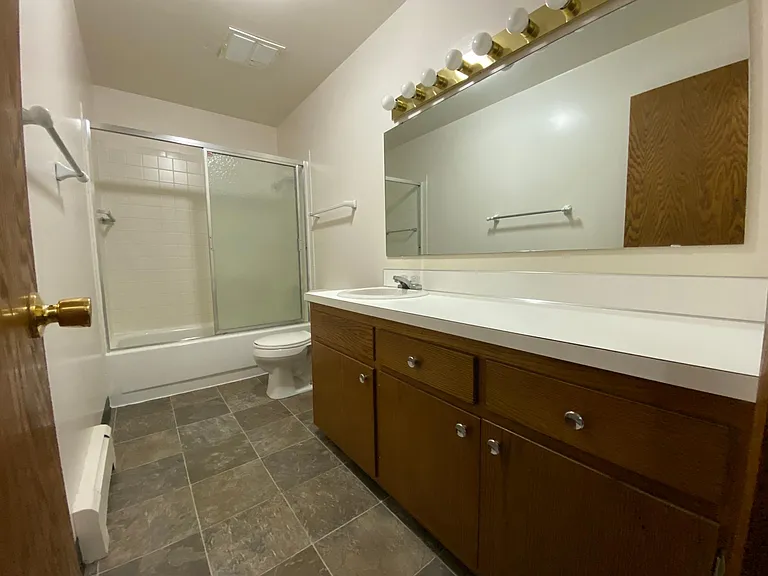 315 2nd Ave S #9 — Photo 5