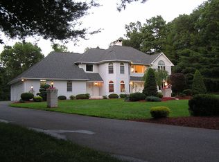 21 Hillside Ln, Hampden, MA 01036