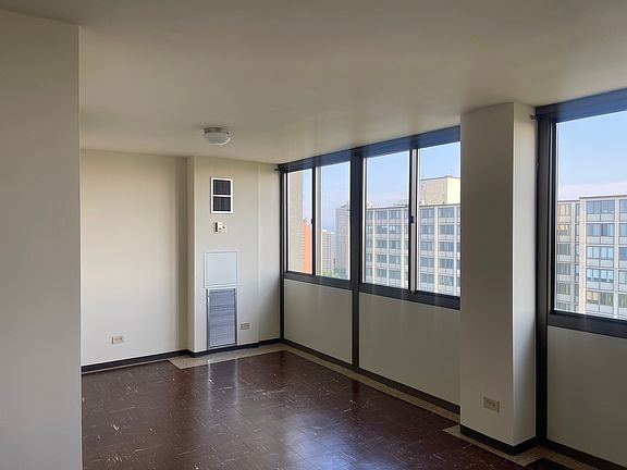 5th image of 4800 S Lake Park Ave #2404A