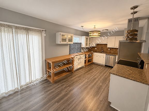 4th image of 9923 England Dr