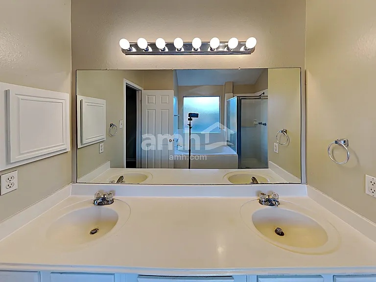 4422 Hardwood Glen Dr — Photo 14