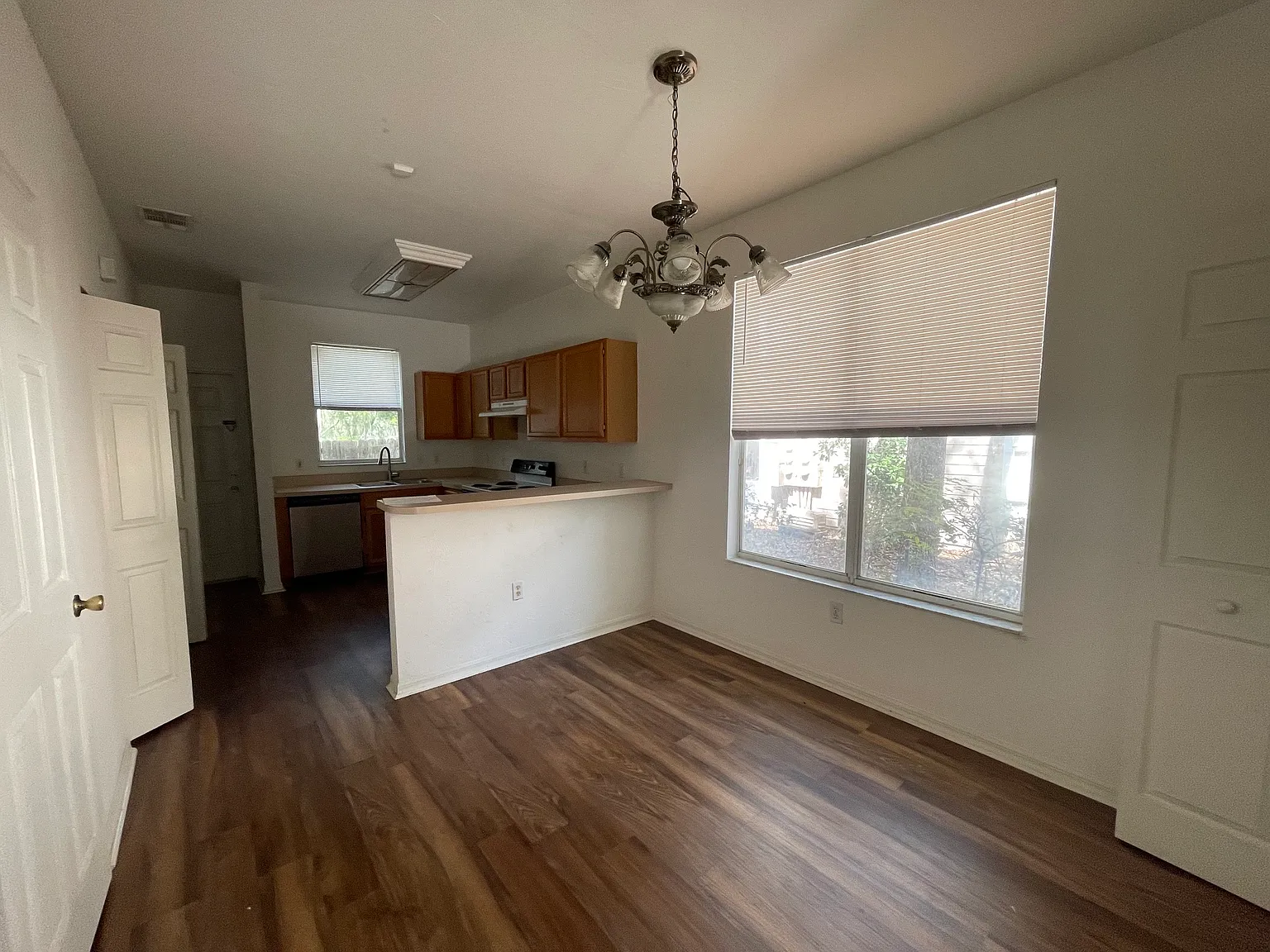 2 bed, 2.5 bath, 1172 sqft, $1,400 — Photo 2