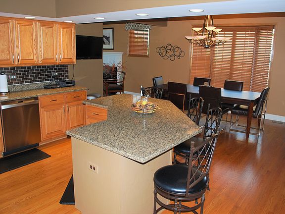 3rd image of 9139 Arbour Walk Dr