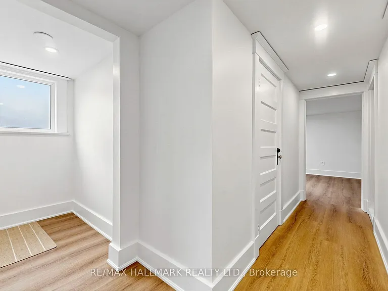 57 Humberside Ave #LOWER LEVEL — Photo 15