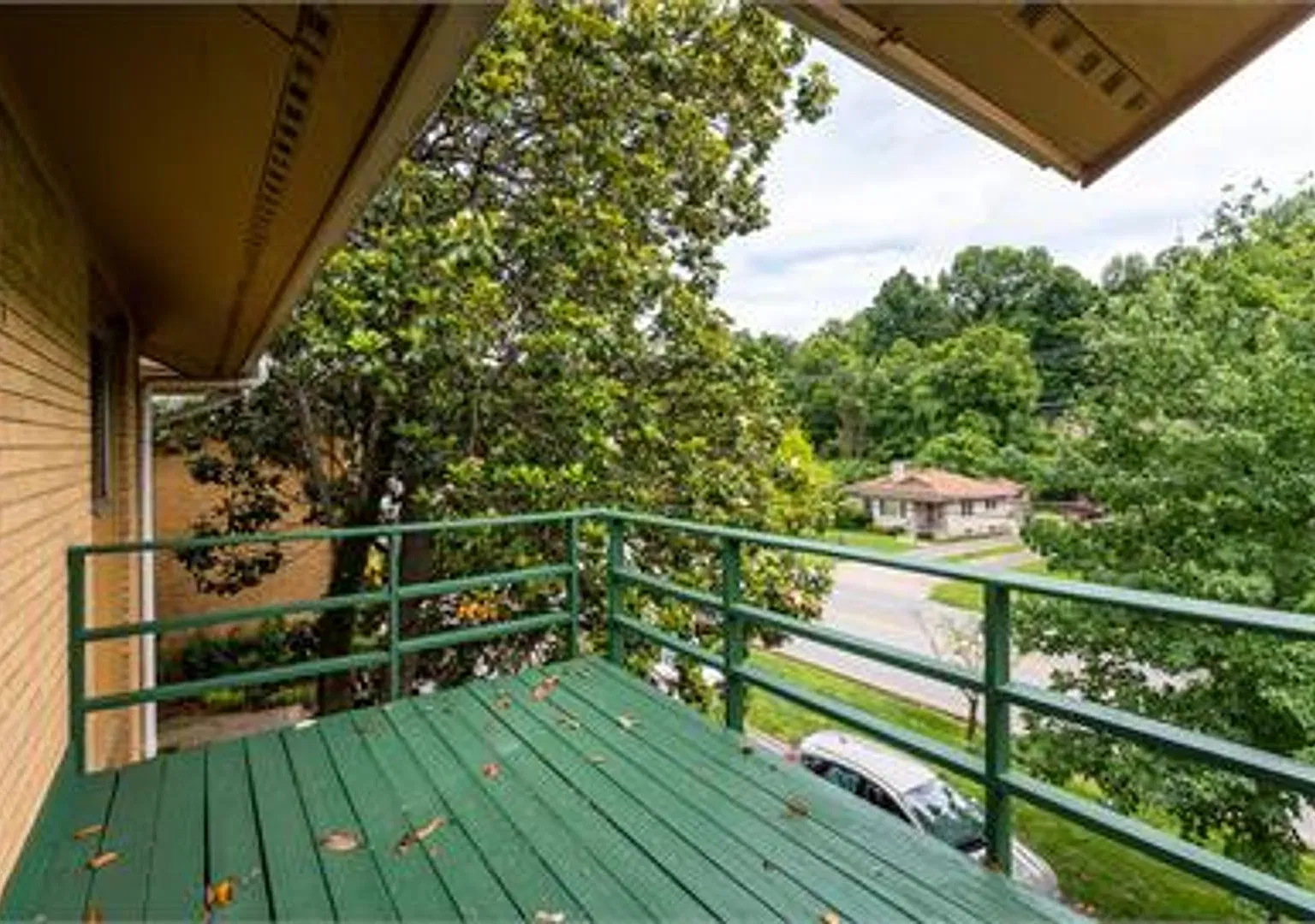 2 bed 1.5 Bath Apartment, with Community Pool — Photo 2