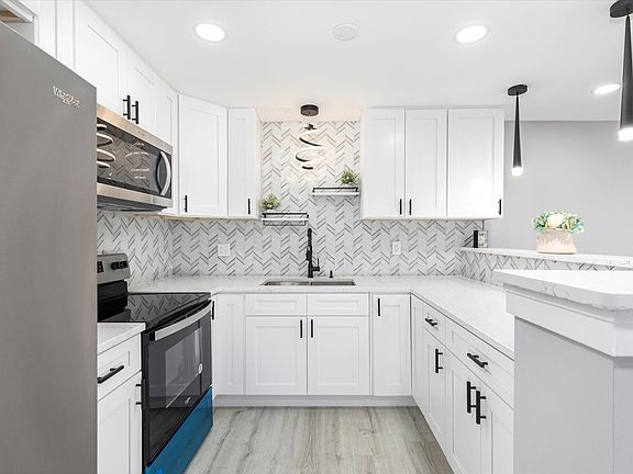 5th image of 2317 N Neva Ave #315