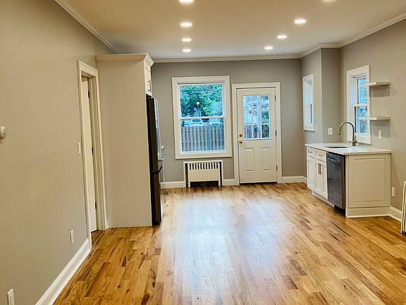 5th image of 75 Waller Ave #2