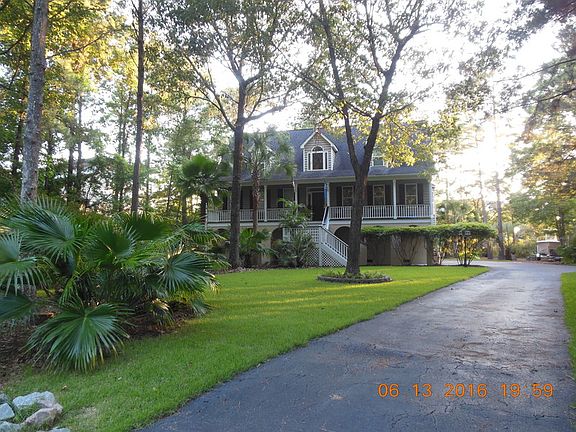 Front View w/Driveway