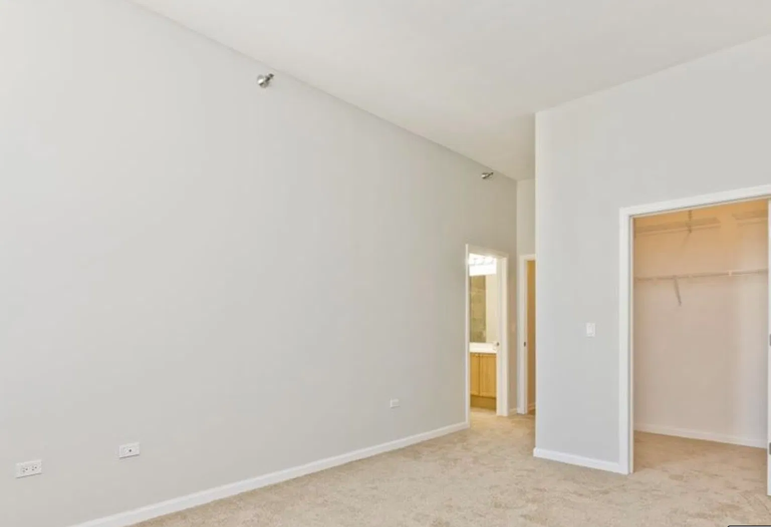 2 bed, 1000 sqft, $3,100 — Photo 2