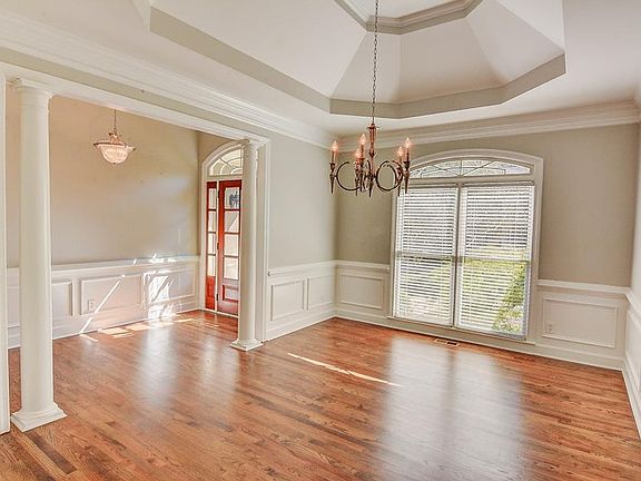 5th image of 605 Lake Medlock Ct