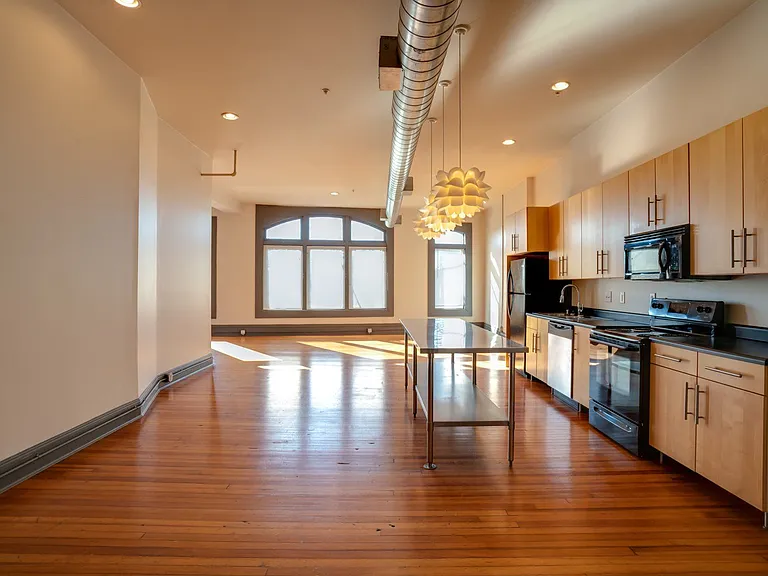 913 Monmouth St #2A — Photo 17