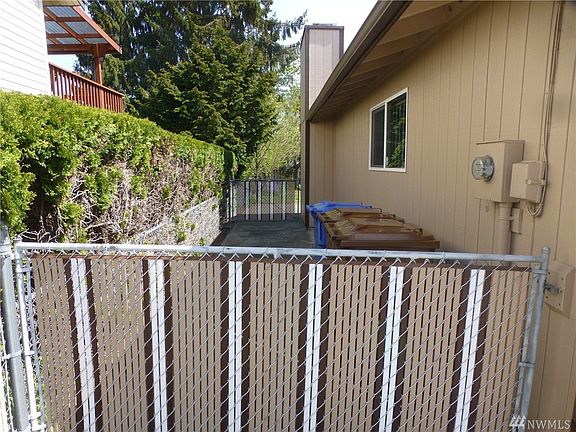 3rd image of 8217 S Cushman Ave