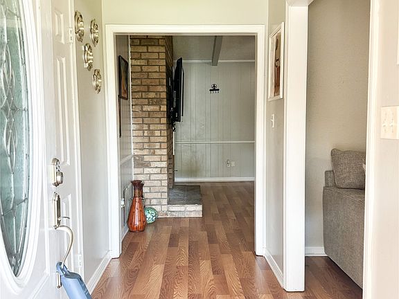2nd image of 9421 Leaside Way