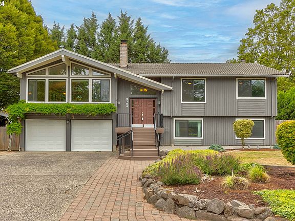2nd image of 2304 SE Park Crest Ave