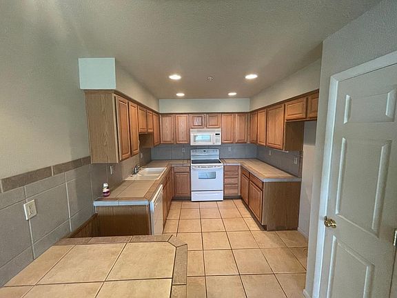 5th image of 3730 Hollister Dr Unit 101