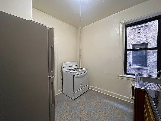 4th image of 137 W 141st St #33A