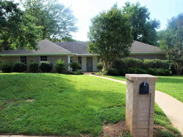 1138 Kensington Ct, Longview, TX 75605