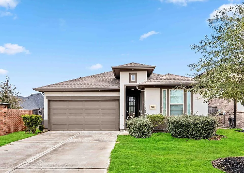 2446 Manor Valley Ln