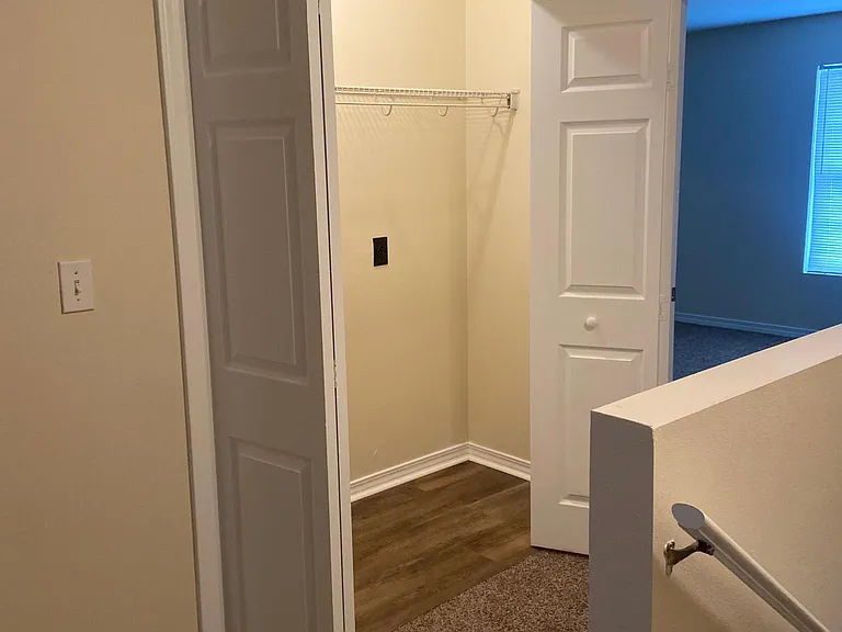 102 Corwin Dr — Photo 8