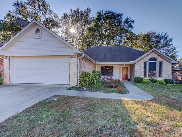 1st image of 113 Willow Brook Dr