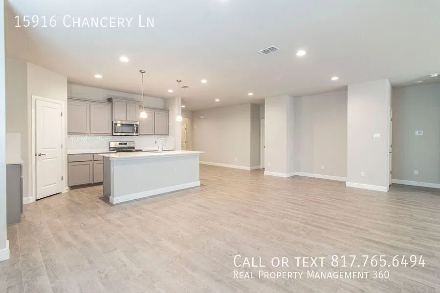 Gorgeous Nort Fort Worth home available for November move in — Photo 4
