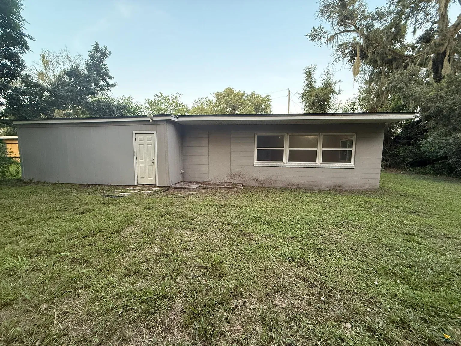 3 bed, 2.0 bath, 1229 sqft, $1,350 — Photo 1