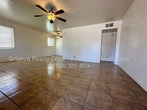 2nd image of 2701 N Fair Oaks Ave #2705