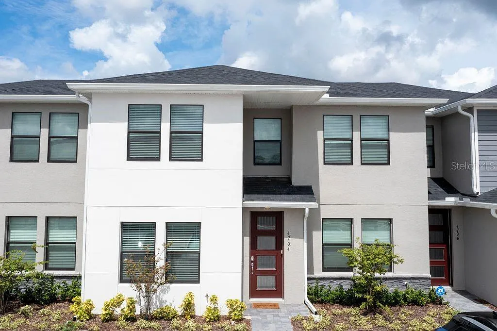 4 bed, 3.5 bath, 1721 sqft, $2,500 — Photo 1