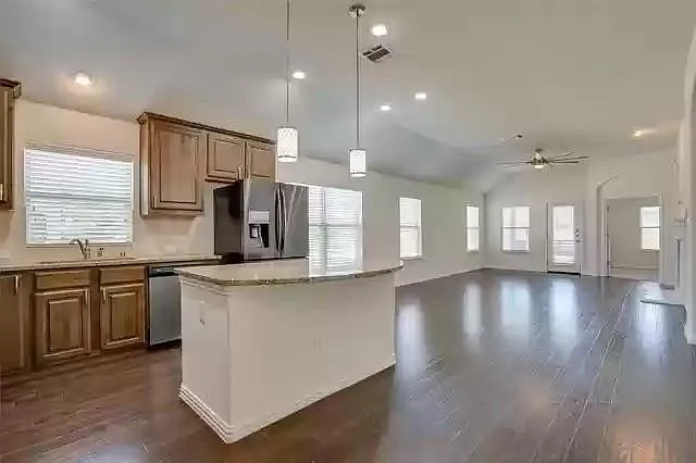 1412 Rose Bud Ct — Photo 5