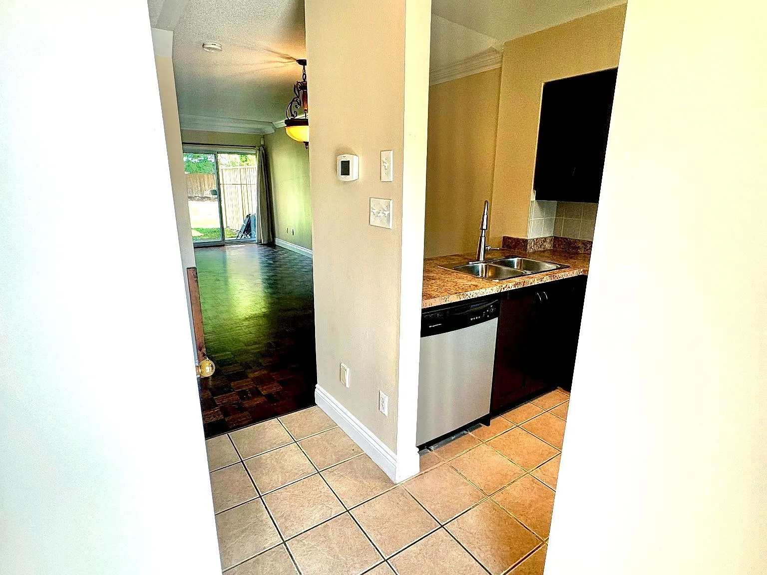 3 bed, $3,900 — Photo 2