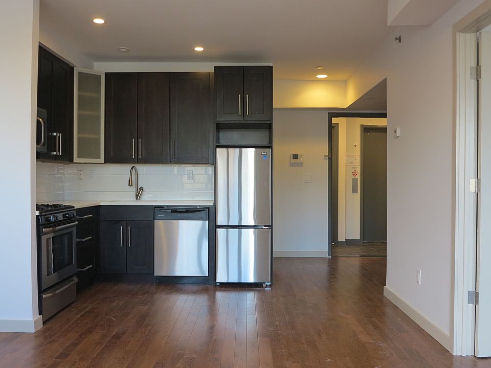 1st image of 54 Graham Ave Ste 2B