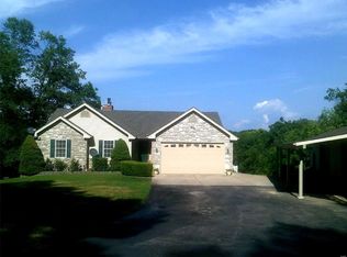 1526 Fox Run Rd, Elsberry, MO 63343