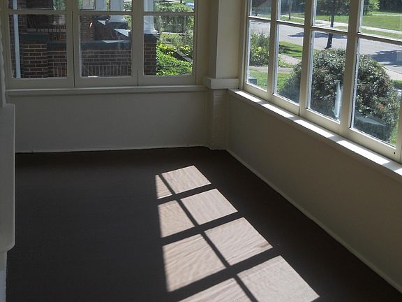 4th image of 529 Storer Ave