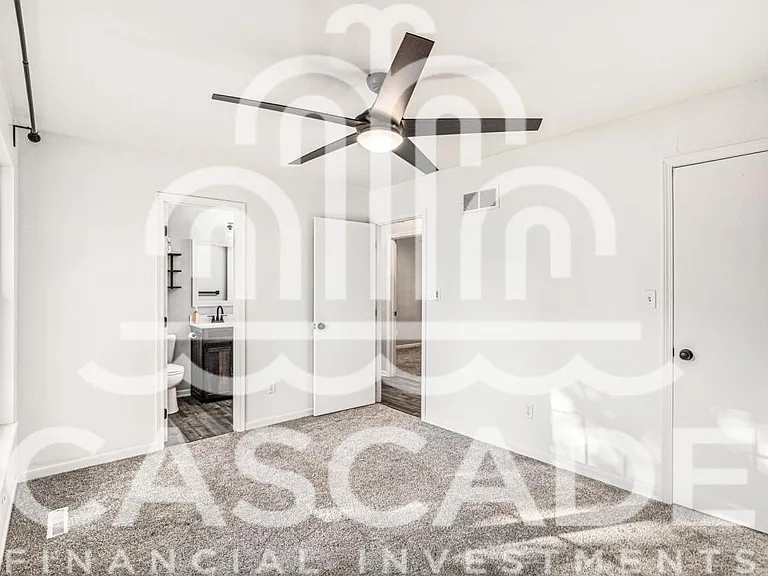 300 SE Circleview Dr — Photo 8