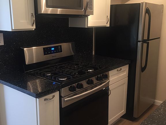 2nd image of 1011 Leigh Ave APT 03