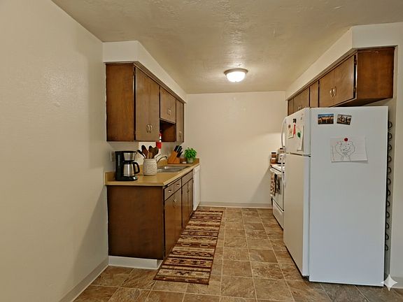 4th image of 685 NW Linden Ave #0